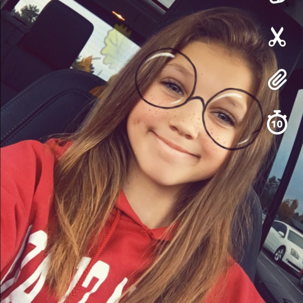 Meet your Posher, Ella